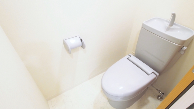 タンク式トイレ画像